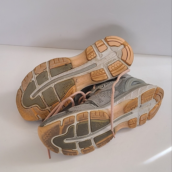 Asics Gel-Nimbus 20 Gray/Peach Running Shoes - Picture 9 of 11